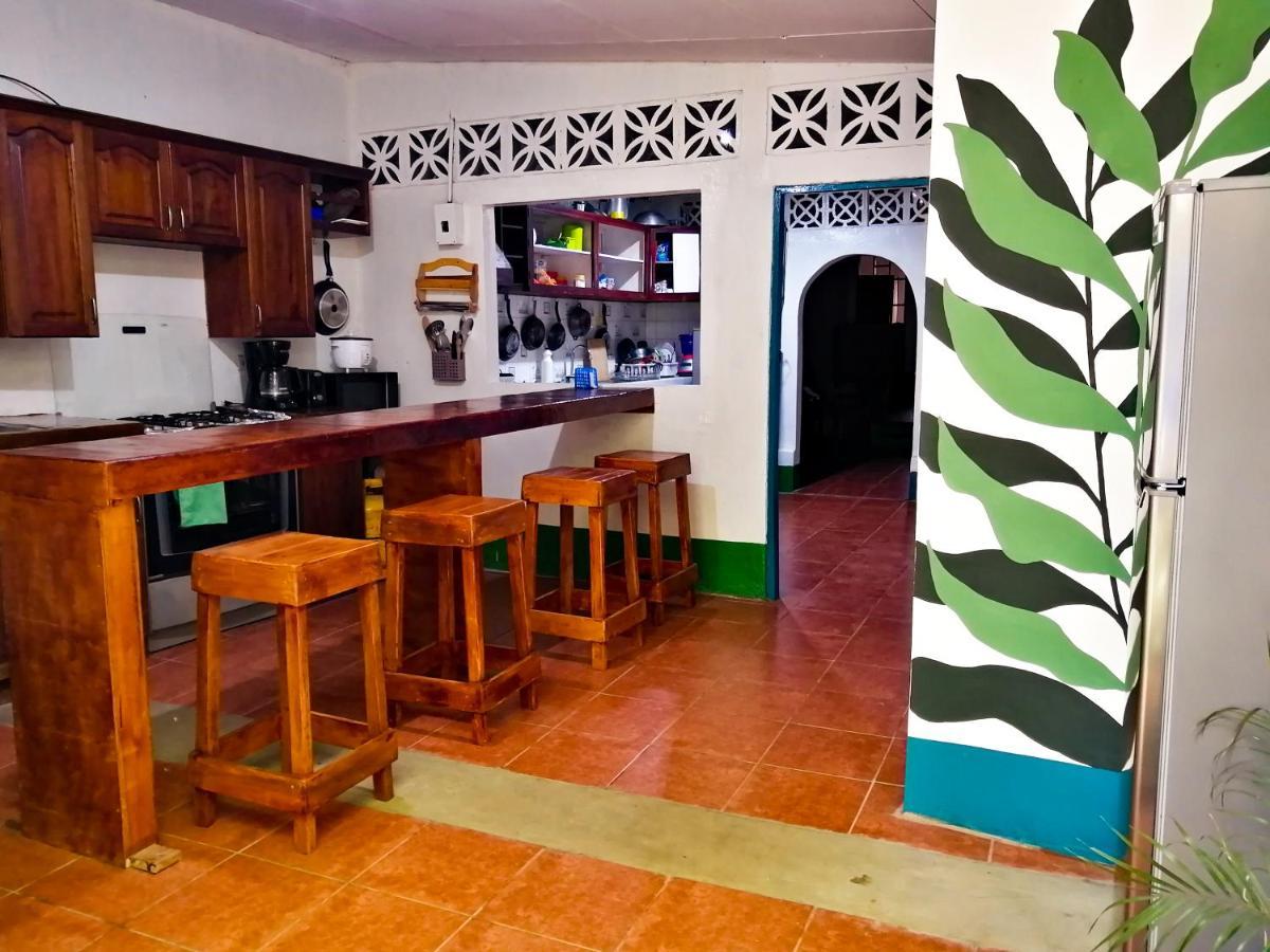 Hostal El Rio León المظهر الخارجي الصورة