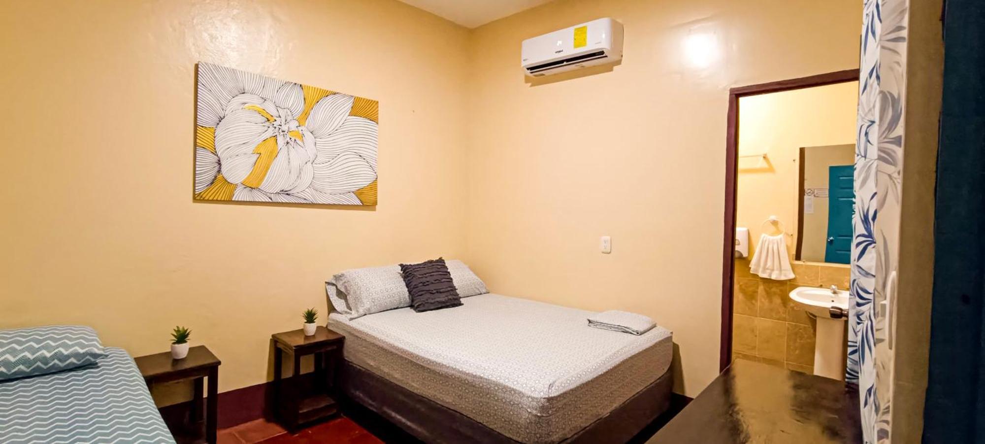 Hostal El Rio León المظهر الخارجي الصورة