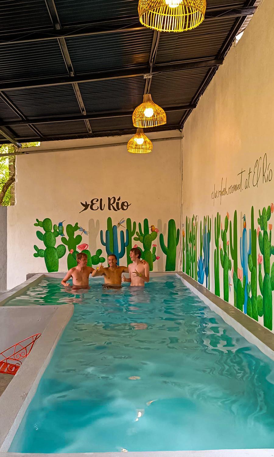 Hostal El Rio León المظهر الخارجي الصورة