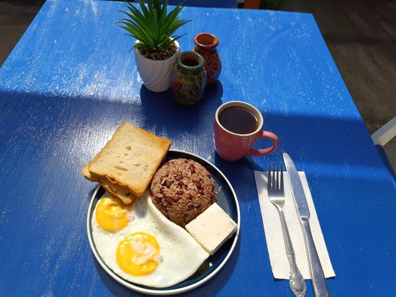 Hostal El Rio León المظهر الخارجي الصورة