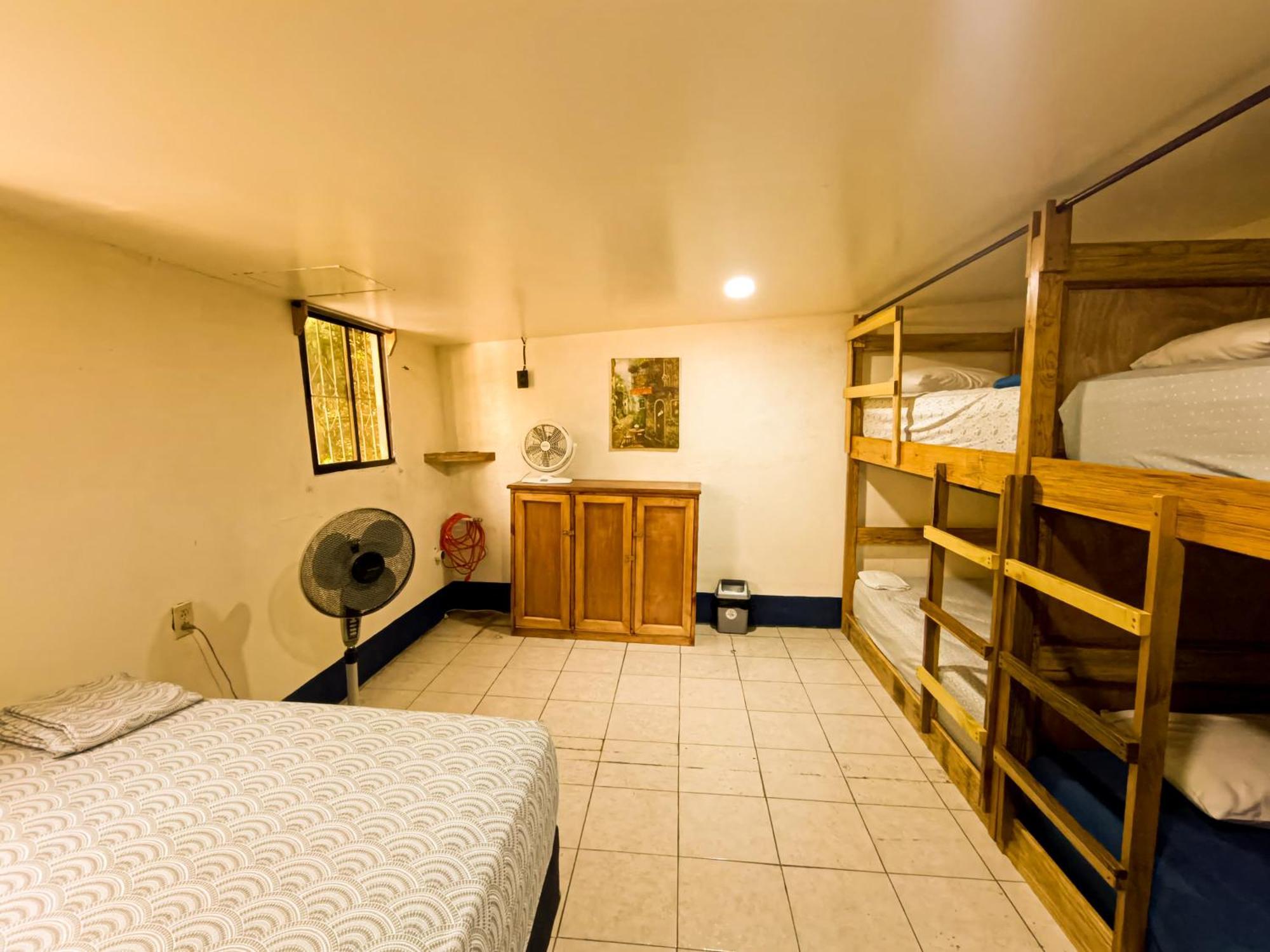 Hostal El Rio León المظهر الخارجي الصورة